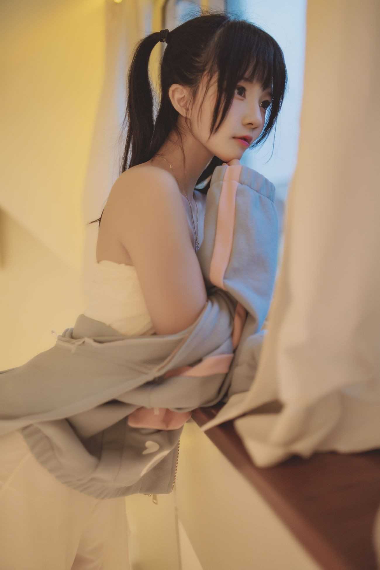 甜甜的出现一下